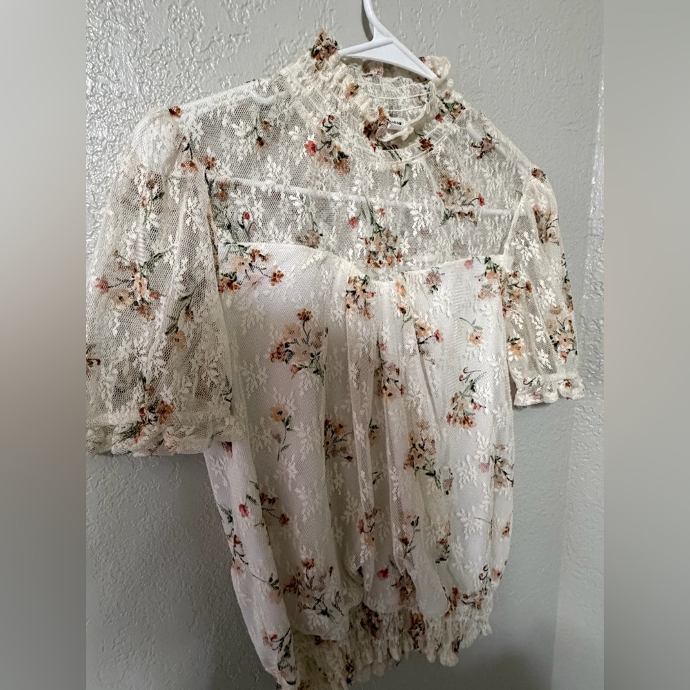 Eyeshadow Cream Floral Lace Puff Sleeve Blouse